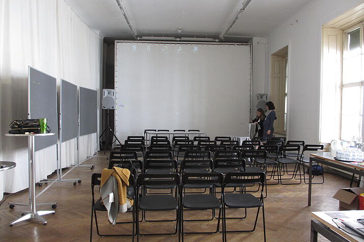 Almost empty room at conference venue (Photo credit: Sandra Folie)